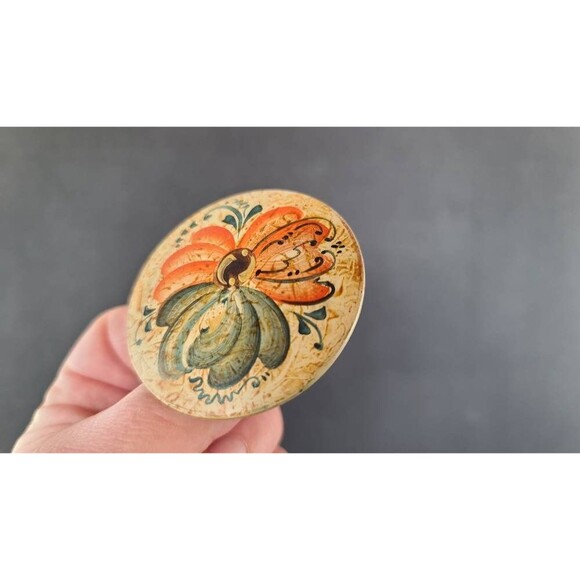 Circular Handpainted Floral Button Brooch - Picture 7 of 10